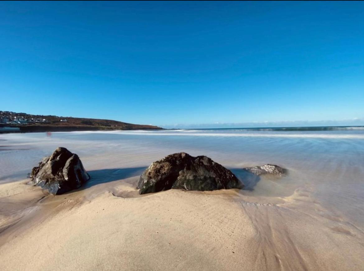 Sandy Toes, Padstow Kültér fotó